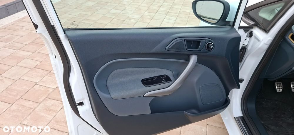 Ford Fiesta 1.25 Champions Edition - 9
