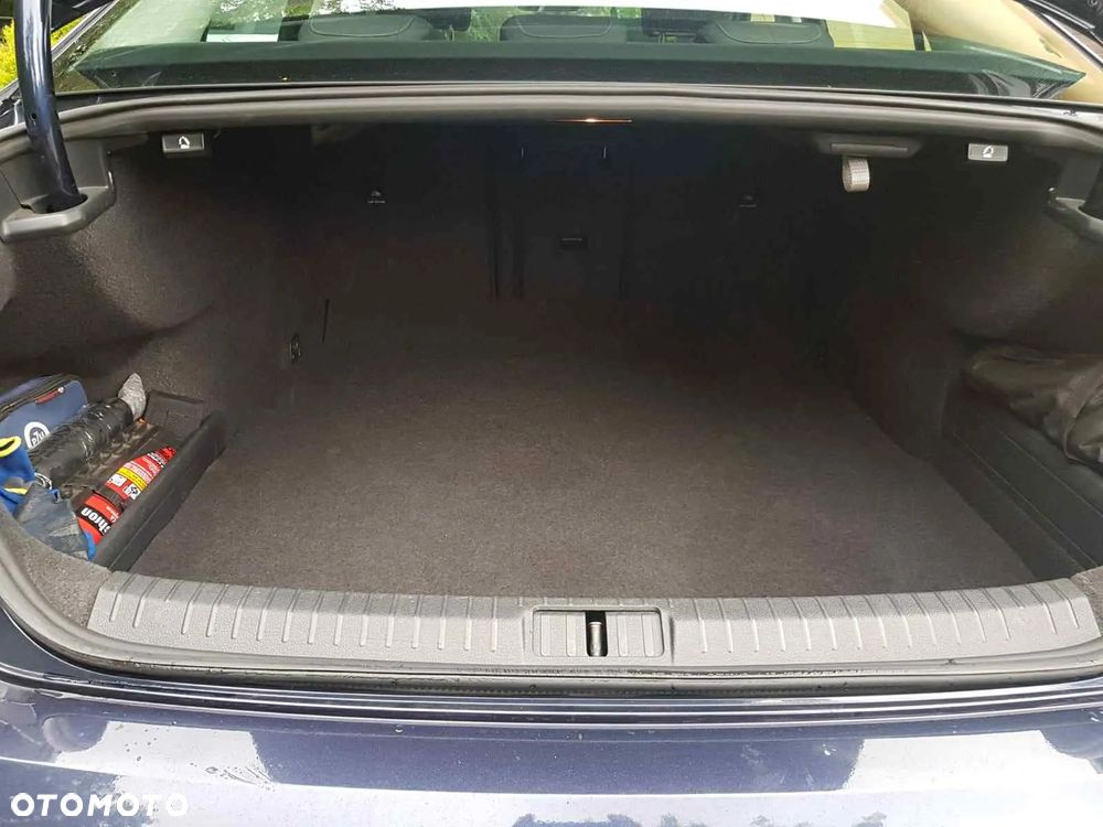 Volkswagen Passat - 13