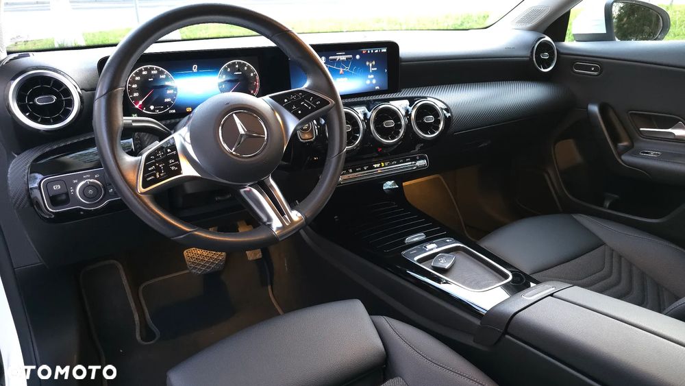 Mercedes-Benz CLA 200 7G-DCT - 18