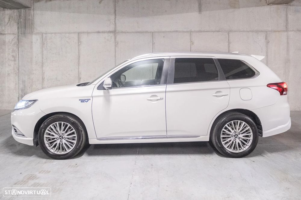 Mitsubishi Outlander - 2