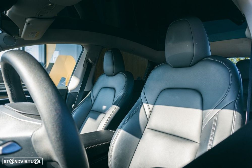Tesla Model Y - 10