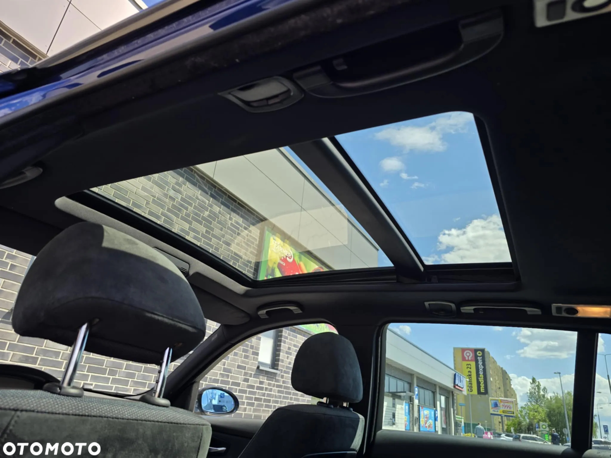 BMW Seria 3 330i Touring - 29
