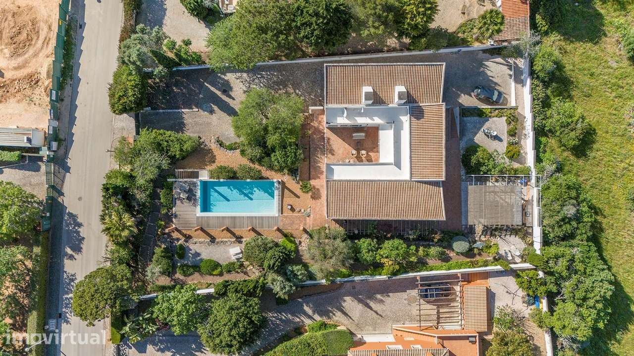 DESLUMBRANTE MORADIA T5 EM LAGOS COM PISCINA, VISTA CAMPO E LOCALIZAÇÃ - Grande imagem: 3/45
