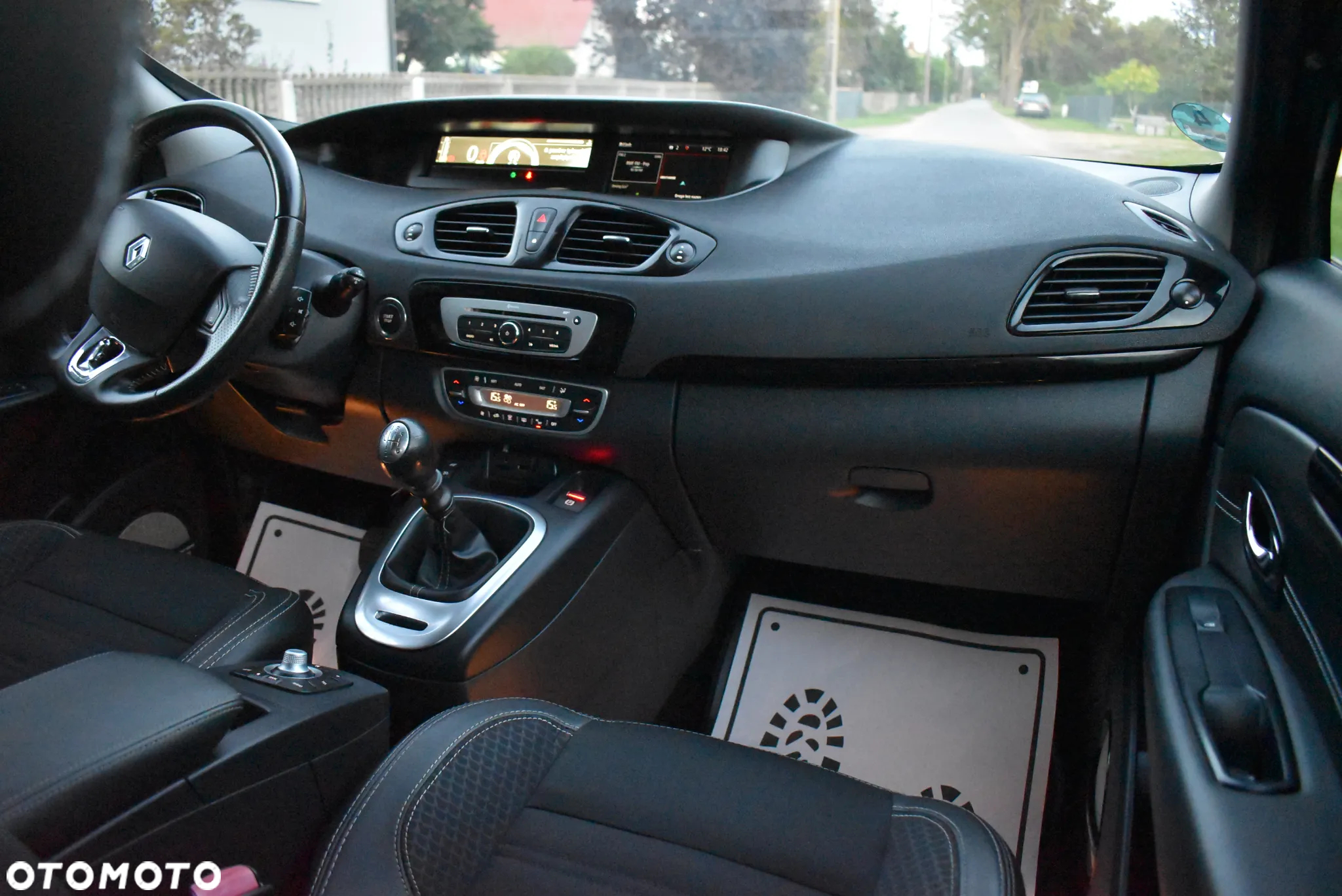Renault Scenic ENERGY TCe 130 S&S Xmod Bose Edition - 31
