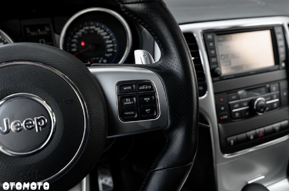 Jeep Grand Cherokee SRT8 - 30