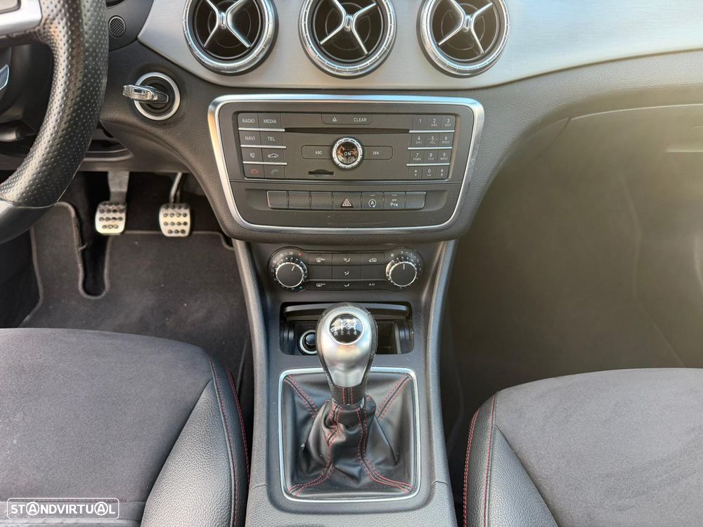 Mercedes-Benz CLA 180 d AMG Line - 16