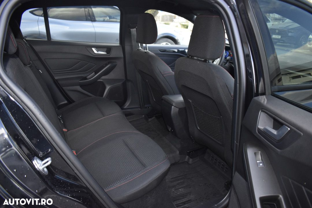 Ford Focus - 13