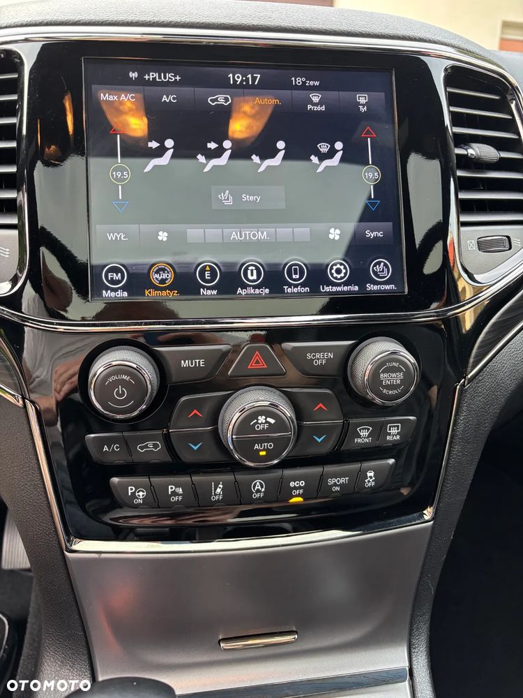 Jeep Grand Cherokee - 19