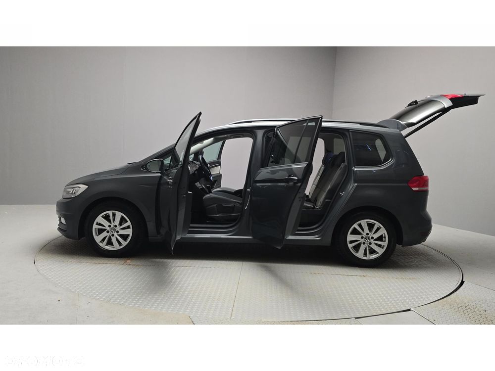 Volkswagen Touran - 10