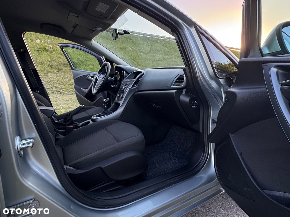 Opel Astra 1.4 Turbo 150 Jahre - 23