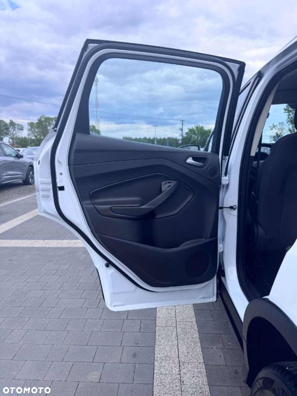Ford Kuga 1.5 EcoBoost 2x4 Cool & Connect - 34