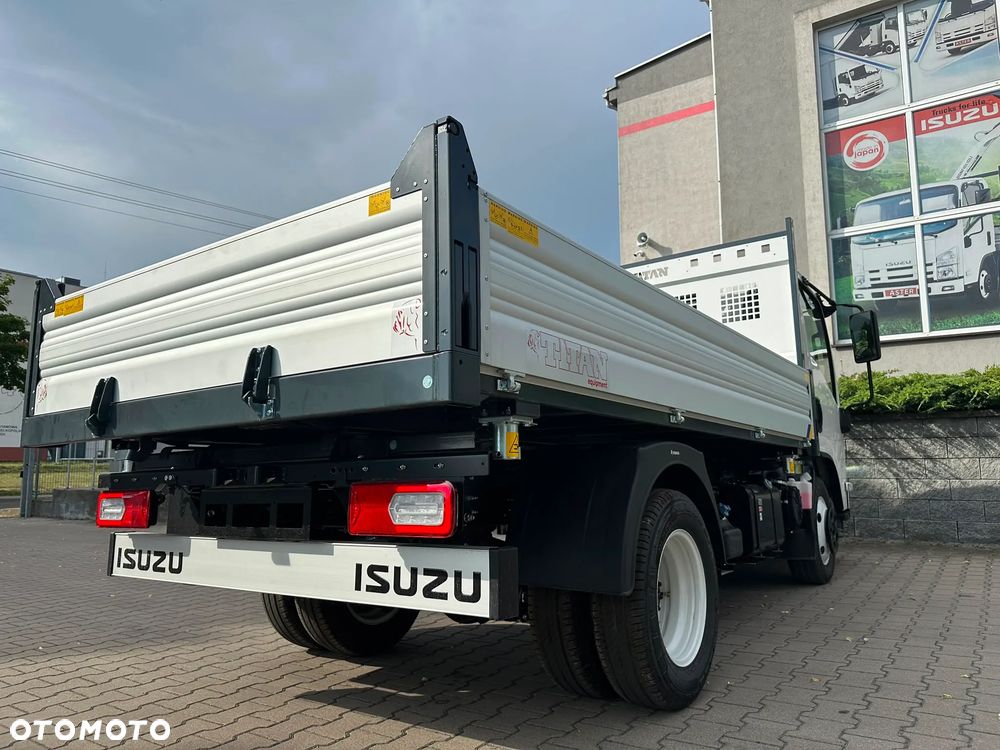 Isuzu M27 GENERATION 2 - 3