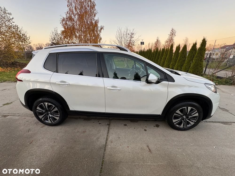 Peugeot 2008 1.2 Pure Tech Allure S&S EAT6 - 17