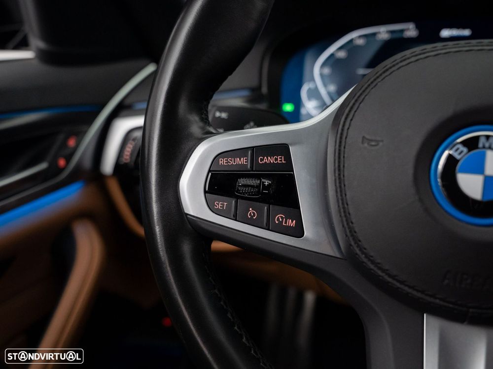 BMW 520 e Pack M - 25