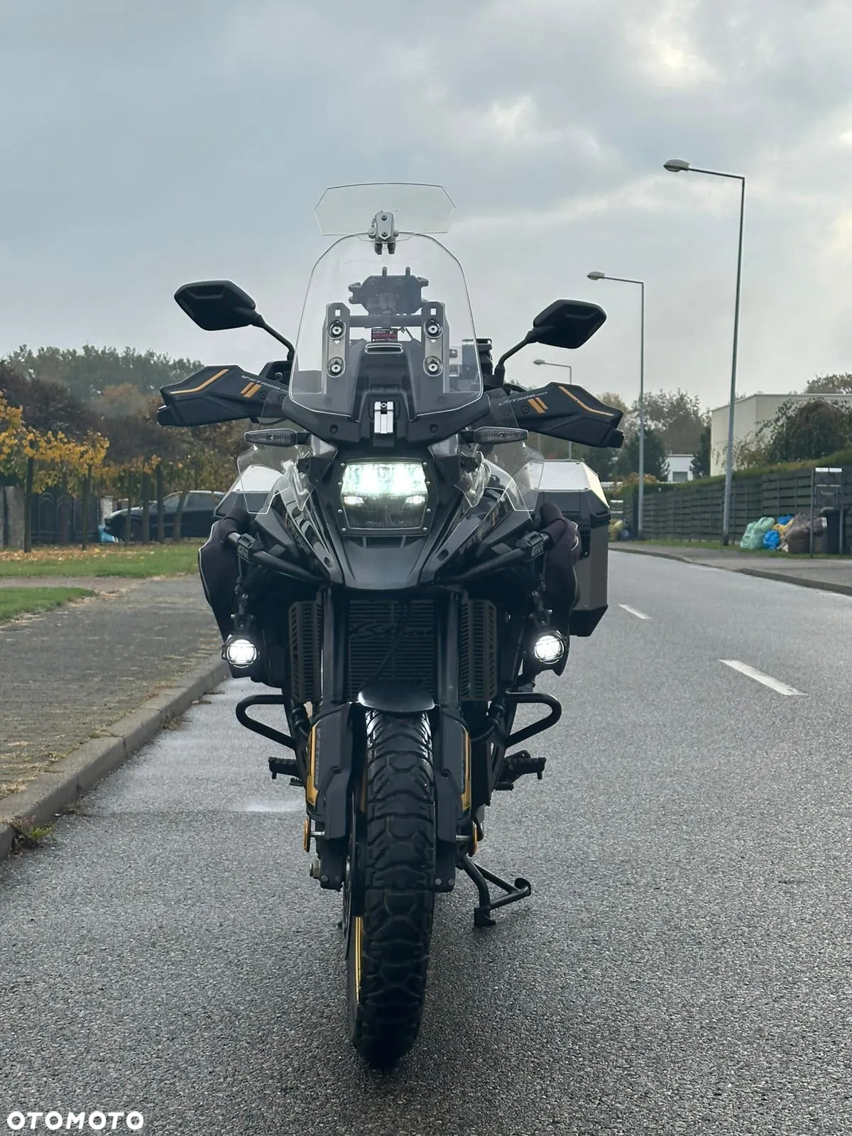 Suzuki V-STROM - 10