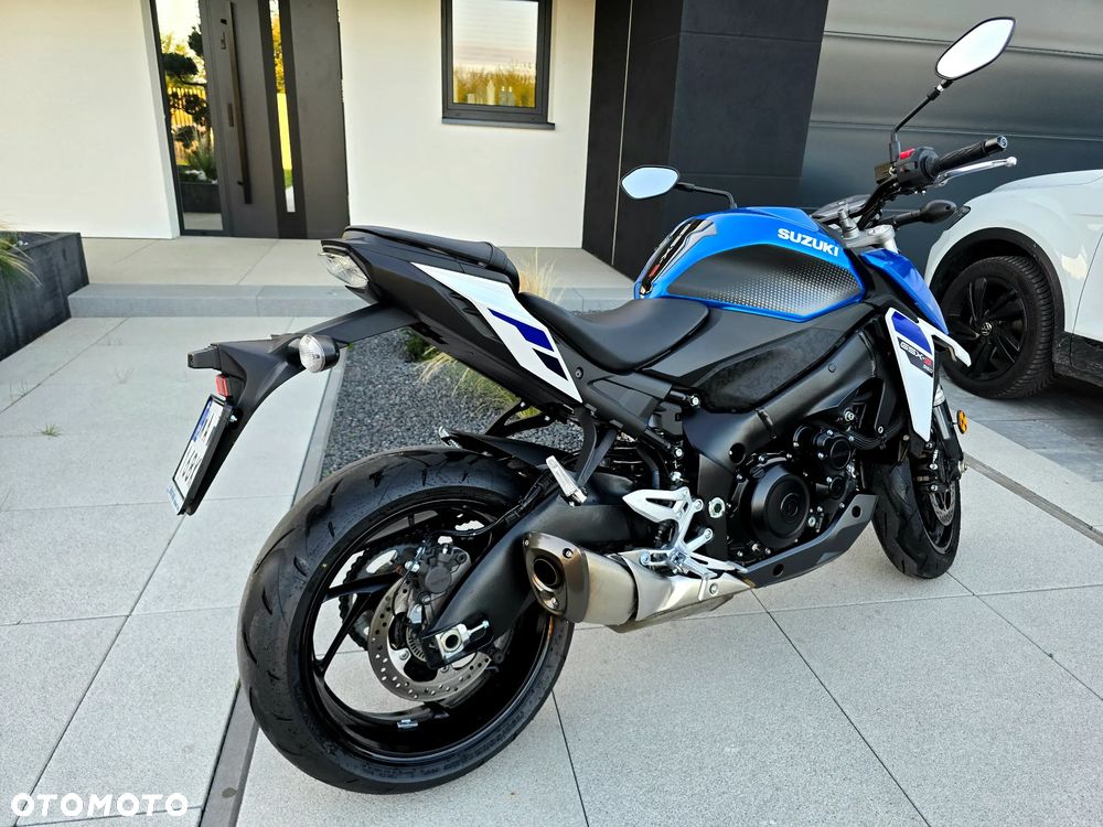 Suzuki GSX - 2