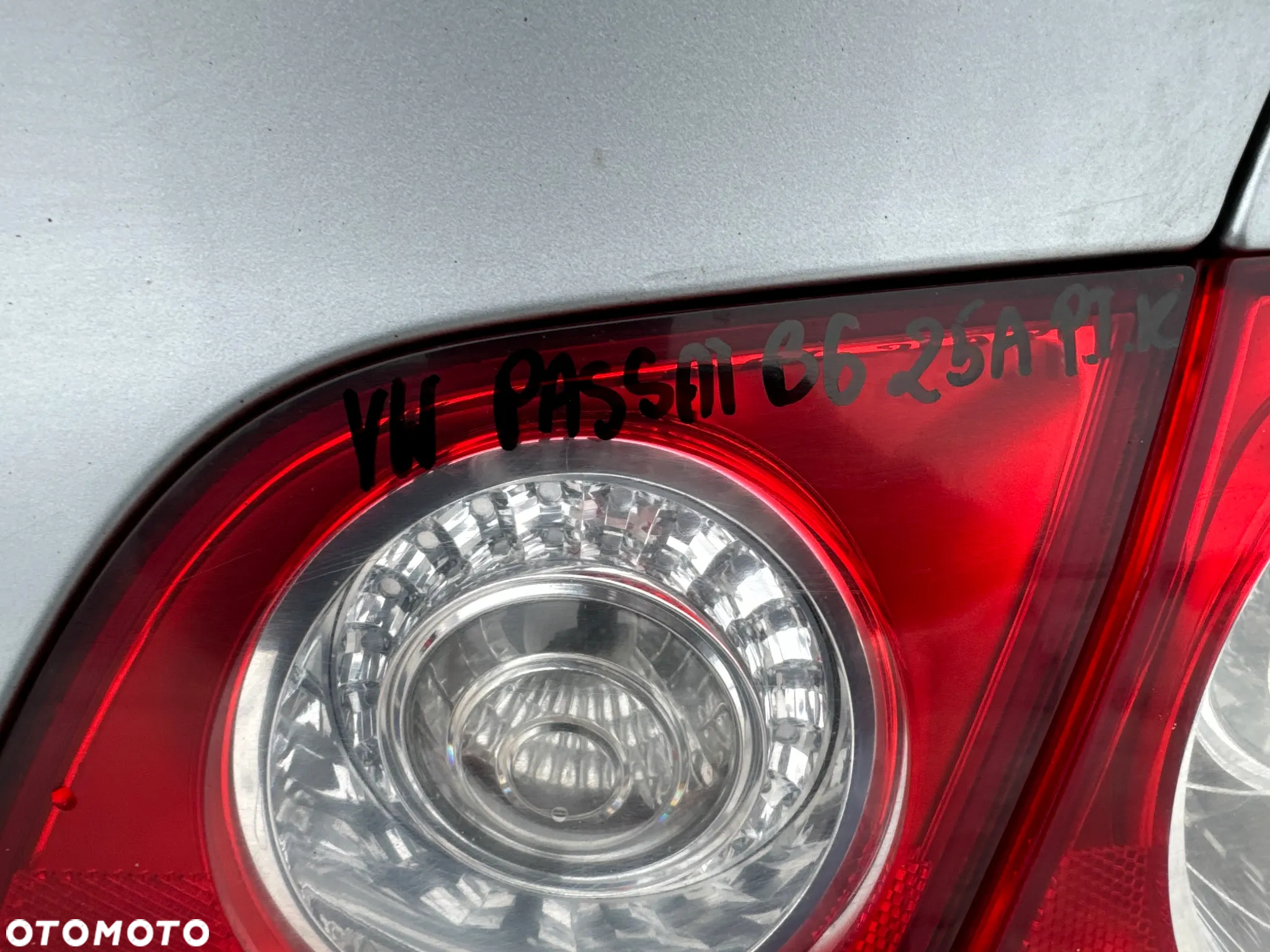 VW PASSAT B6 LAMPA PRAWY TYŁ PRAWA TYLNA Z KLAPY W KLAPĘ - 5