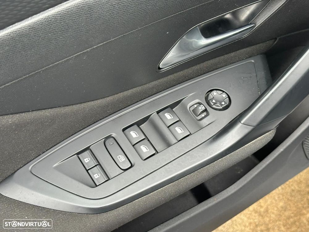 Peugeot 308 1.6 Hybrid Allure e-EAT8 - 14