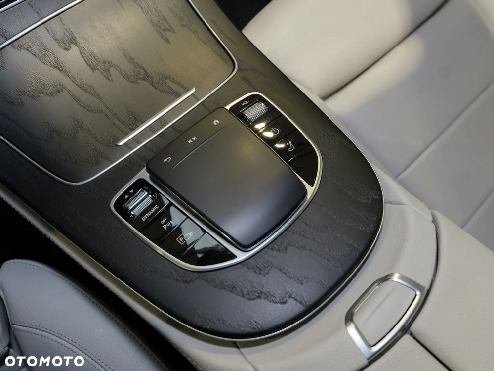 Mercedes-Benz Klasa E 300 de Avantgarde - 29