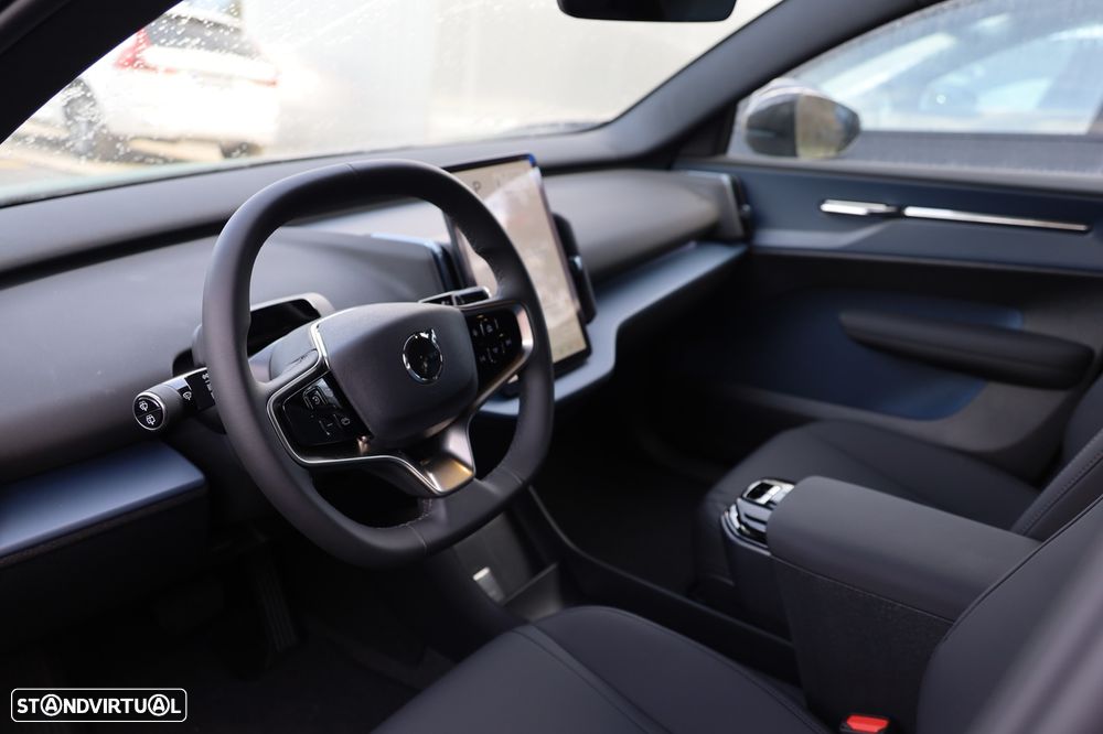 Volvo EX30 69 kWh Single Motor Extended Range Black Edition - 14