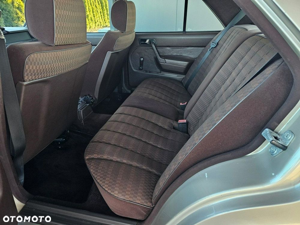 Mercedes-Benz W201 (190) - 20