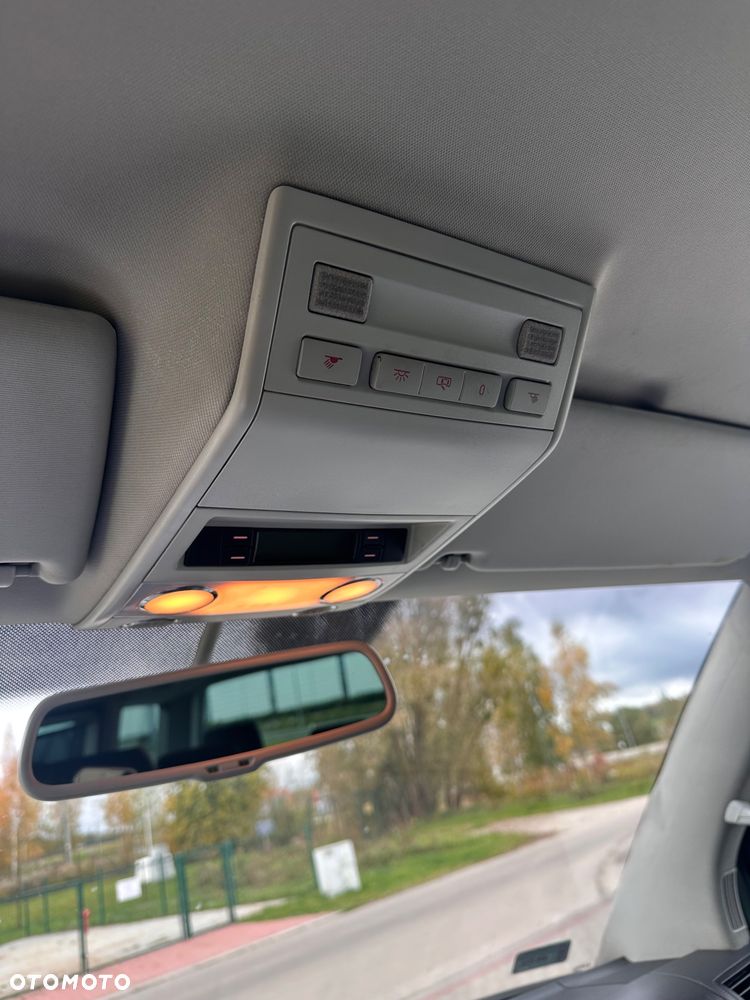 Volkswagen Multivan - 11