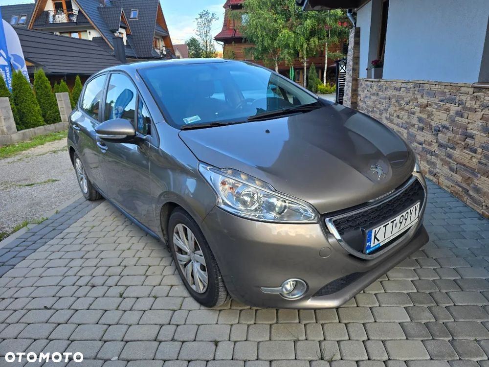 Peugeot 208 - 1