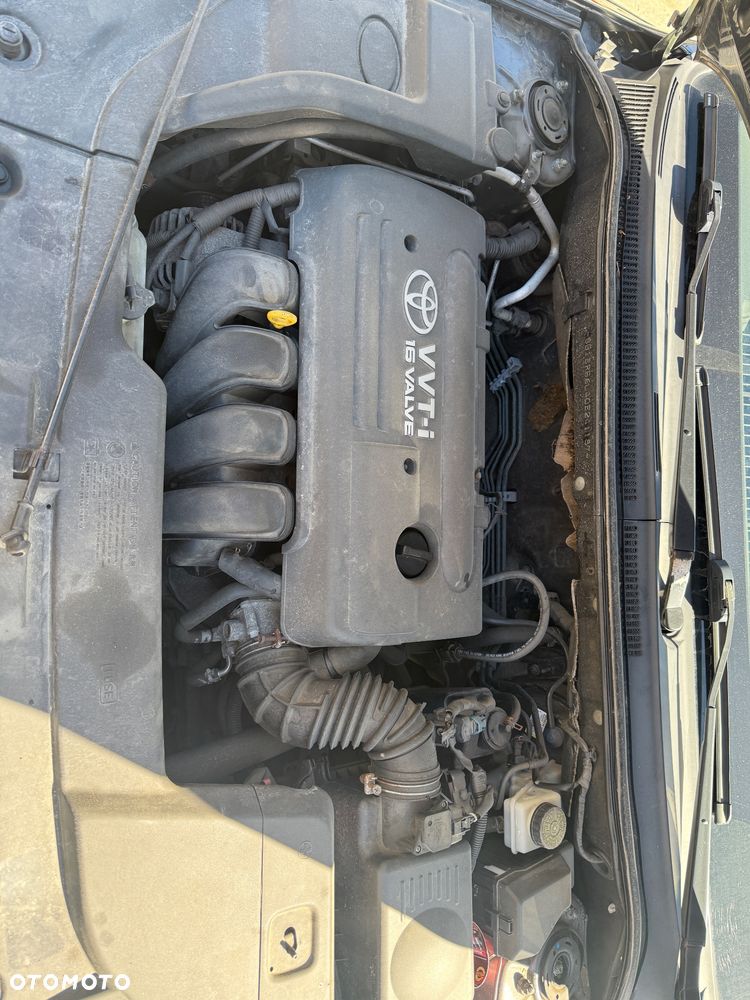 Toyota Avensis 1.8 VVT-i Combi - 12