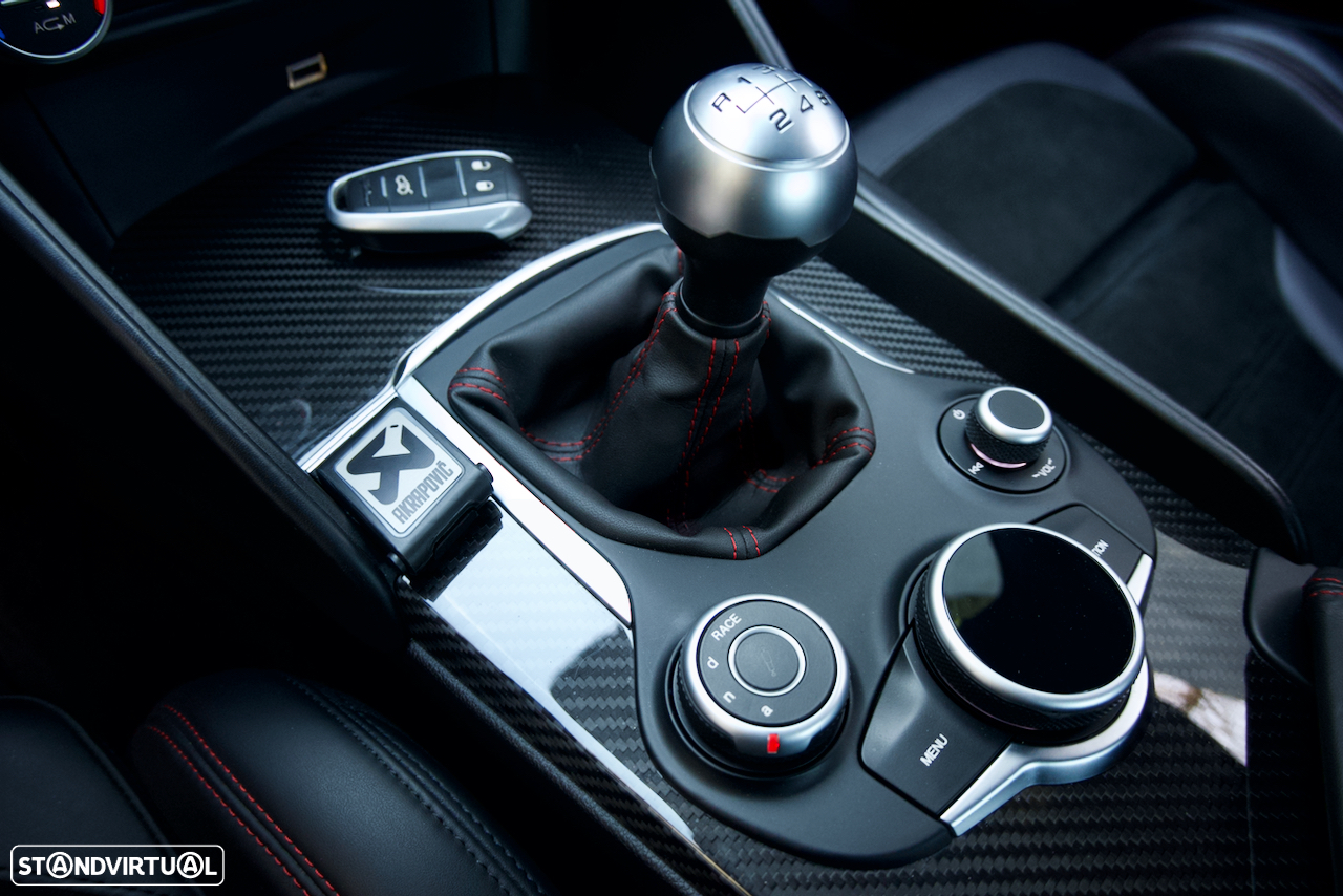 Alfa Romeo Giulia 2.9 Bi-Turbo Quadrifoglio - 39