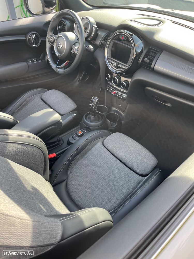 MINI Cabrio Cooper Auto. Sidewalk - 15