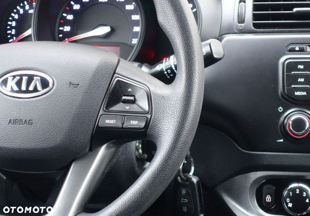 Kia Rio - 19