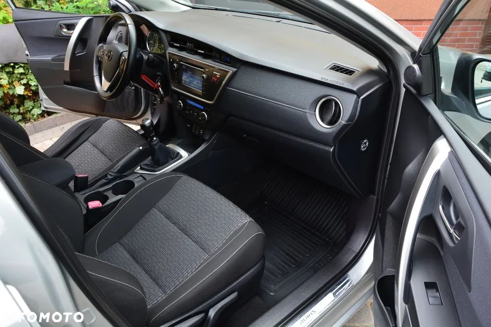 Toyota Auris 1.6 Premium Comfort - 21