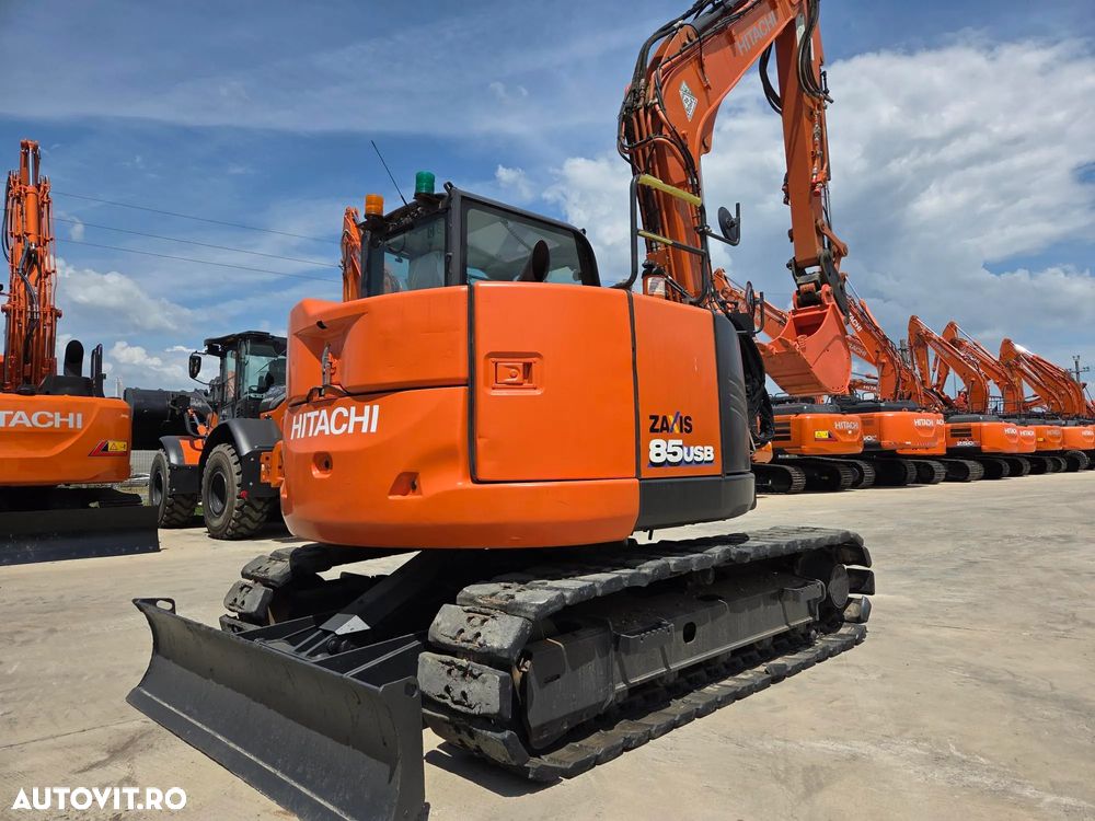 Hitachi ZX85-6, 2022, 2.491h, Masa operationala 8,6t, cupla rapida HIDRAULICA+3 CUPE NOI, senile paduri cauciuc, inst picon si inst rotire pe brate, ad sapare 5m, ridica 3,8t, aer cond, LAMA, STARE FOARTE BUNA, posibil leasing 4 ani-PROMOTIE 62.900 EUR+Tva - 21