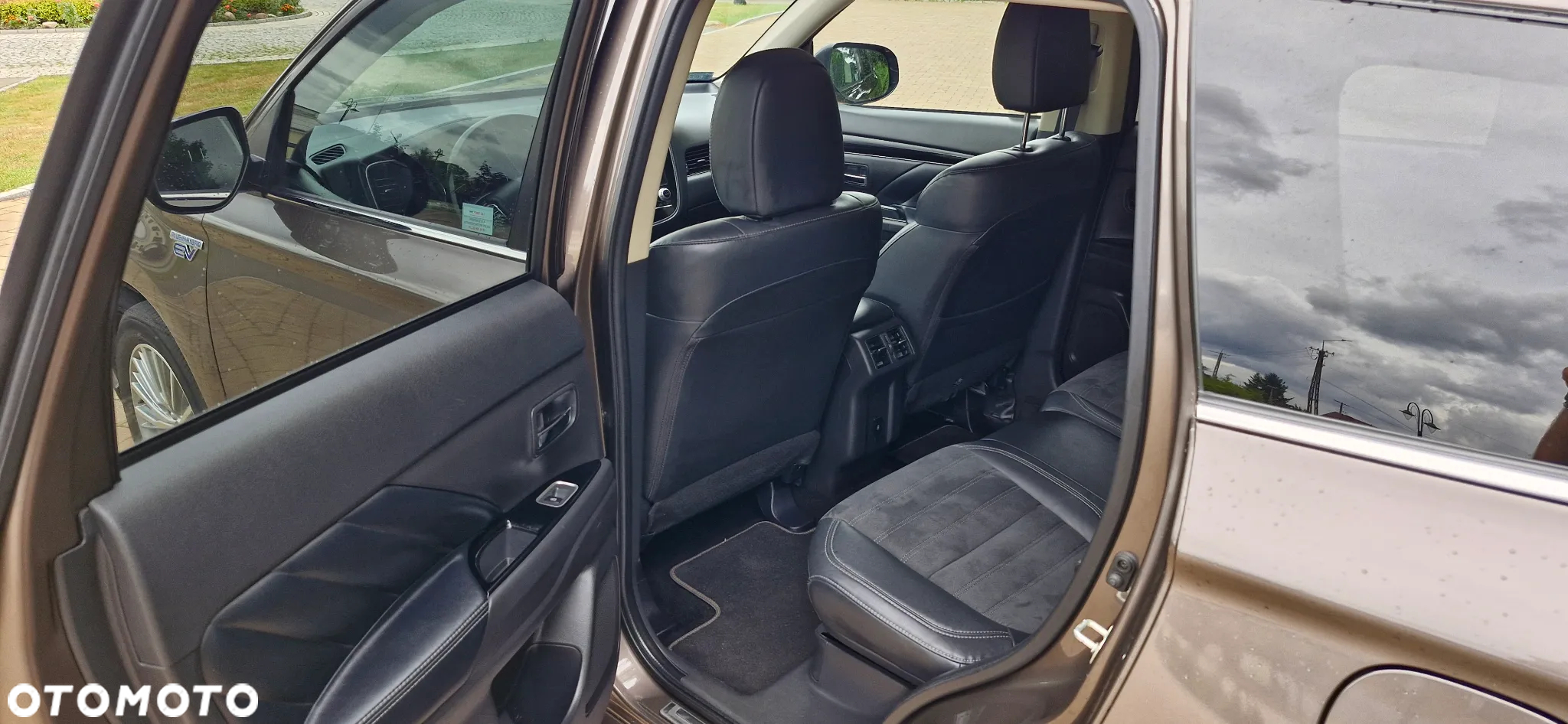Mitsubishi Outlander PHEV Instyle - 12