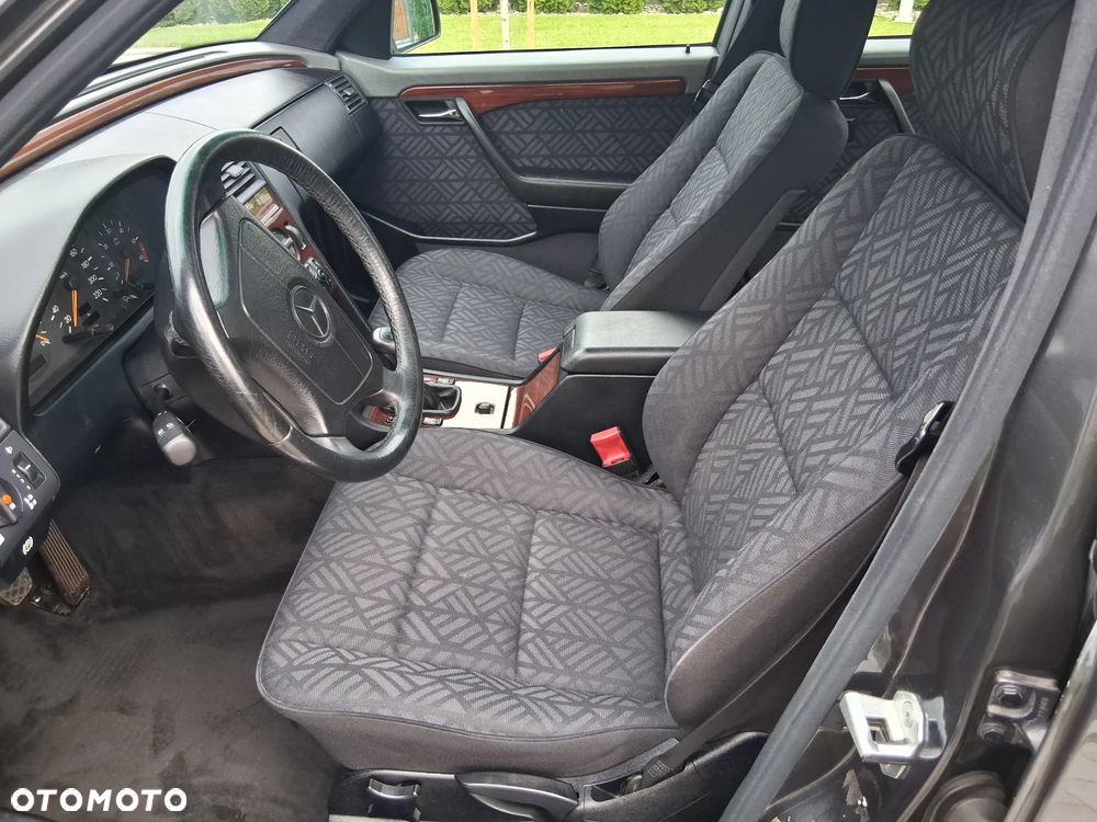 Mercedes-Benz Klasa C 220 D Classic - 25