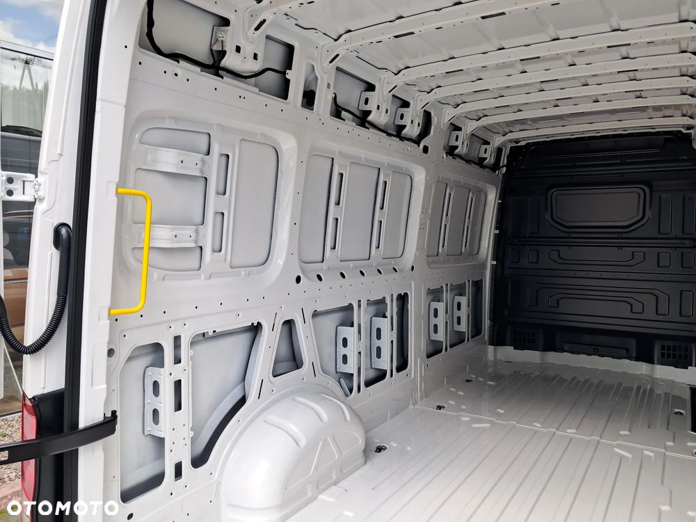 Volkswagen Crafter - 12