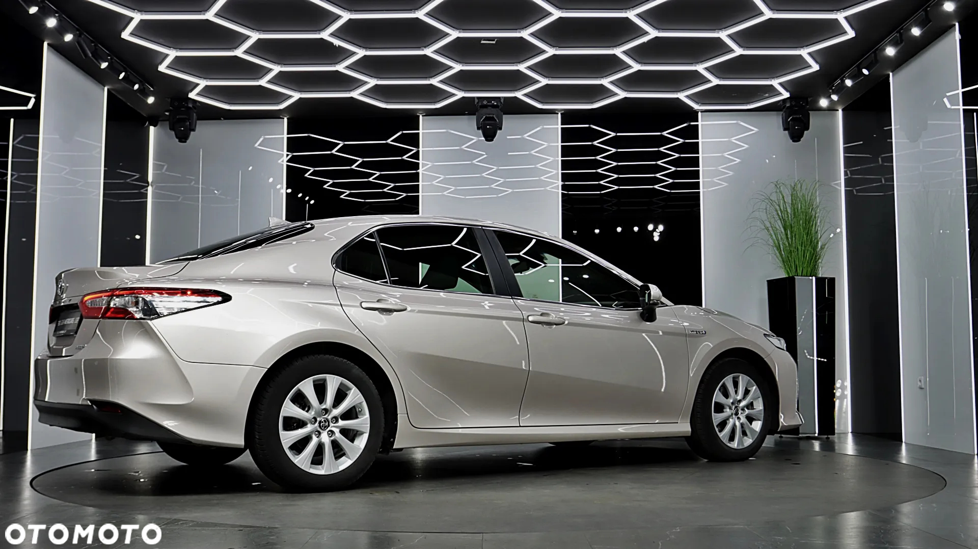 Toyota Camry 2.5 Hybrid Comfort CVT - 10