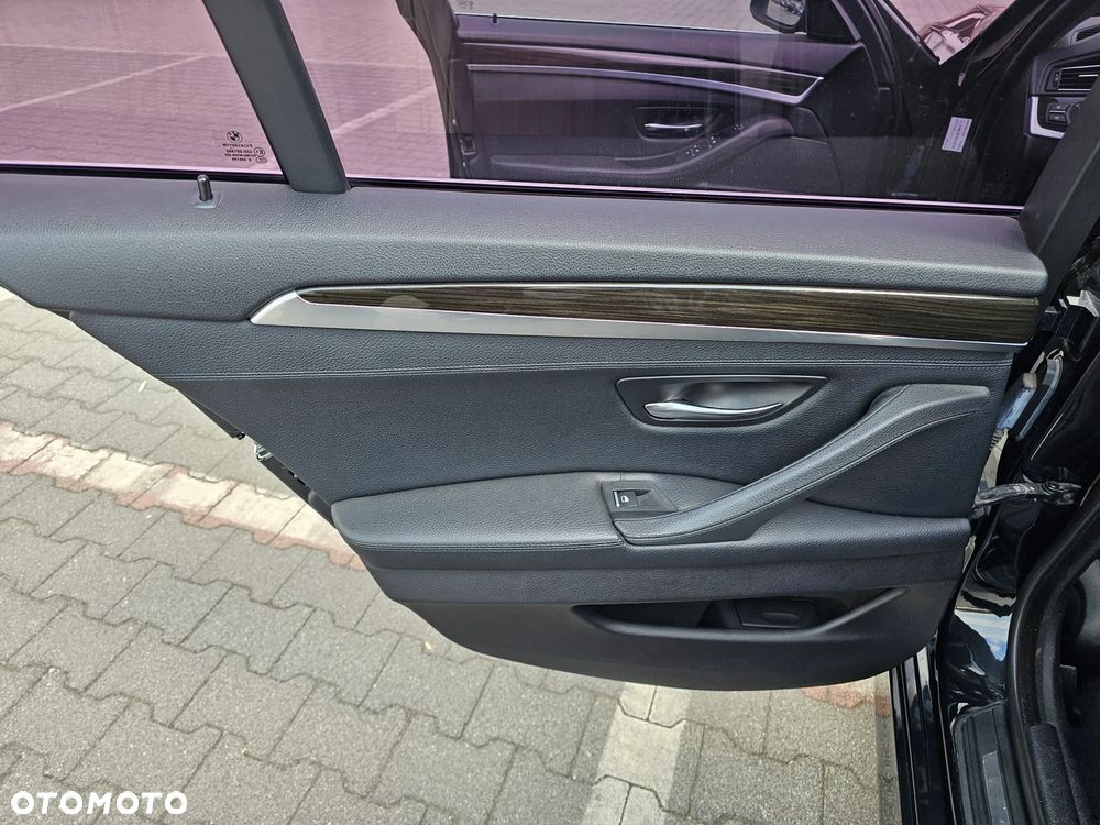 BMW Seria 5 520d xDrive - 29