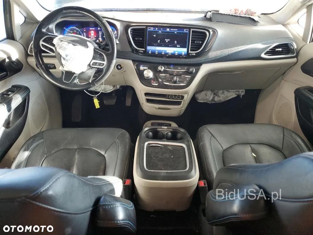 Chrysler Pacifica - 8