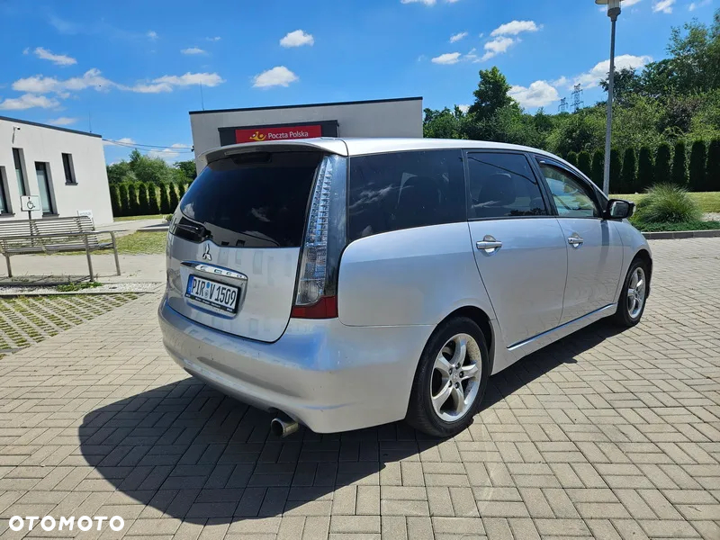 Mitsubishi Grandis - 12