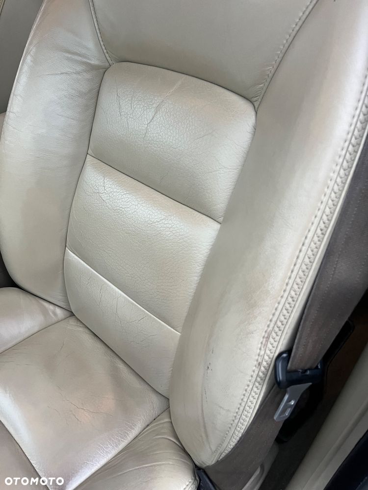 Volvo XC 70 D5 AWD Momentum - 11