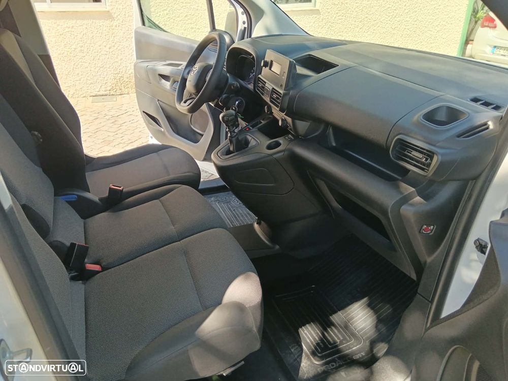 Toyota Proace City 1.5 D  3 LUGARES - 6