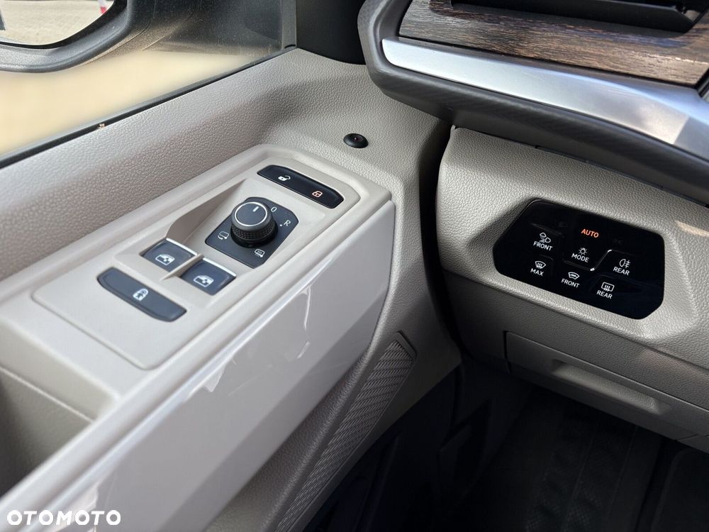 Volkswagen Multivan 2.0 TSI L1 Style DSG - 23