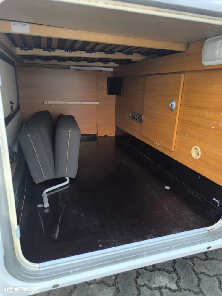 Burstner Nexxo Cama central apenas 6.8M - 17