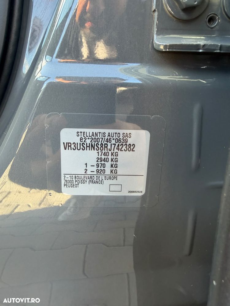 Peugeot 2008 1.2 L PureTech STT EAT8 Allure - 20