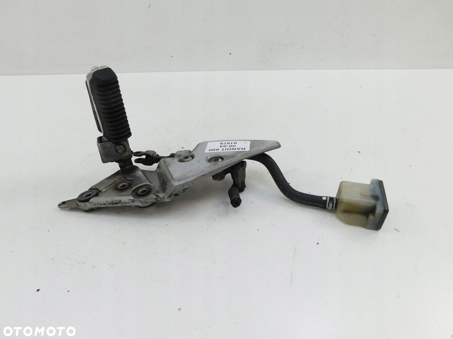 SUZUKI BANDIT 600 00-04 SET PODNÓŻEK KIEROWCY PRAWY  POMPA HAMULCOWA - 4