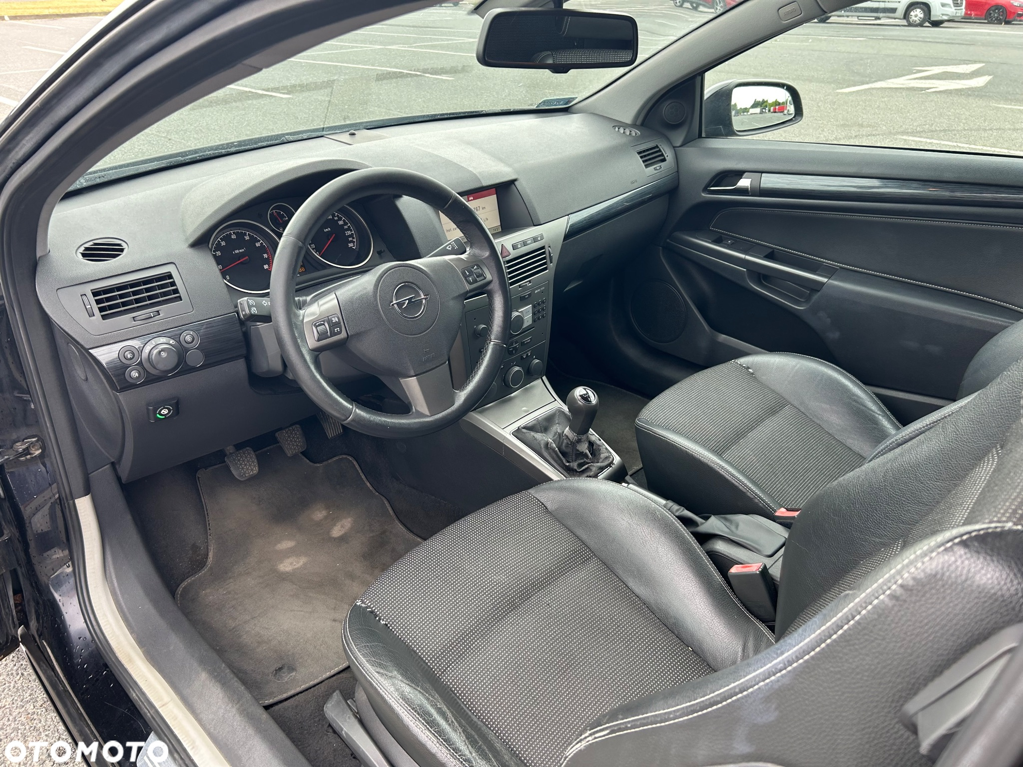 Opel Astra III GTC 2.0 T Cosmo - 15
