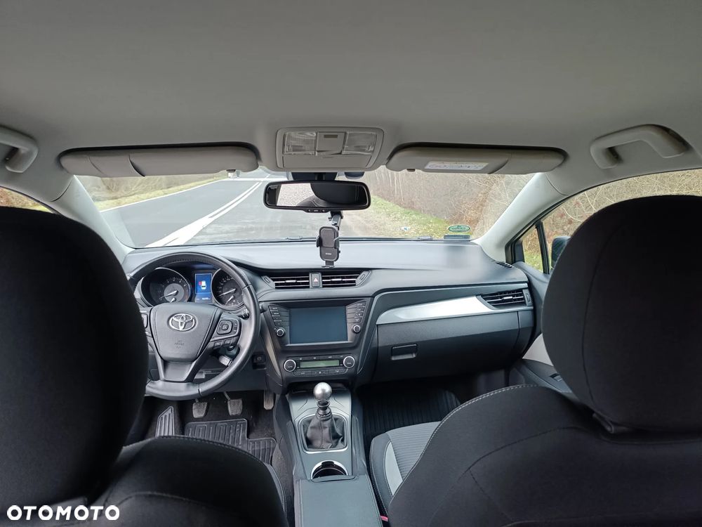 Toyota Avensis 1.8 Premium - 15