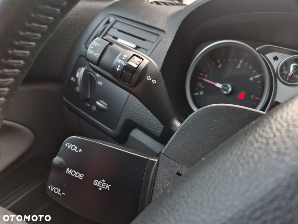 Ford Kuga 2.0 TDCi 2x4 Titanium - 24
