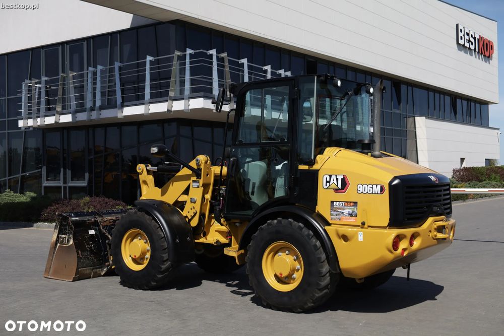 Caterpillar CAT 906M - 6